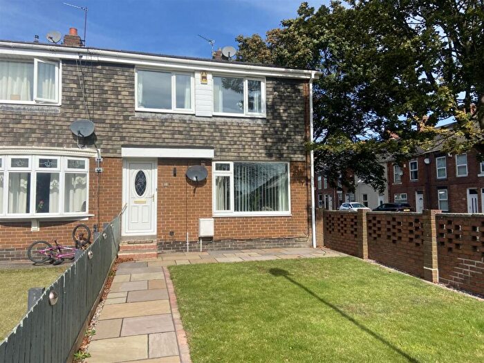 3 Bedroom End Of Terrace House For Sale In Whitton Place, Seaton Delaval, Whitley Bay, NE25