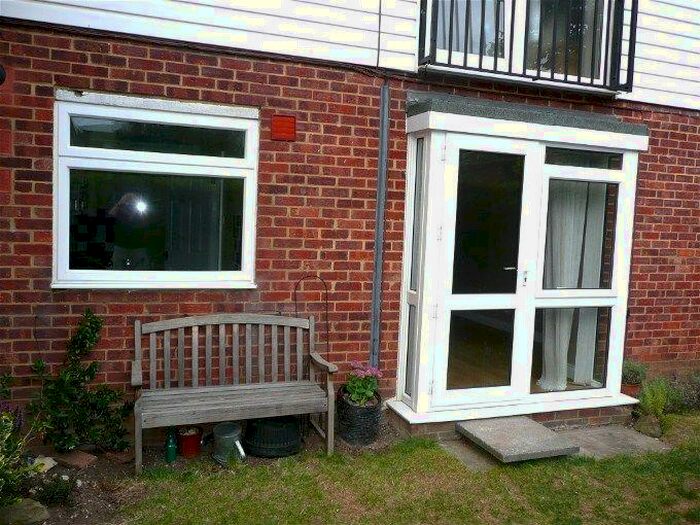 1 Bedroom Flat To Rent In Holmbury Grove, Featherbed Lane, Forestdale, CR0