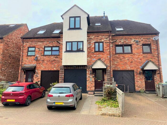 4 Bedroom Property To Rent In King Johns Court, Tewkesbury, GL20