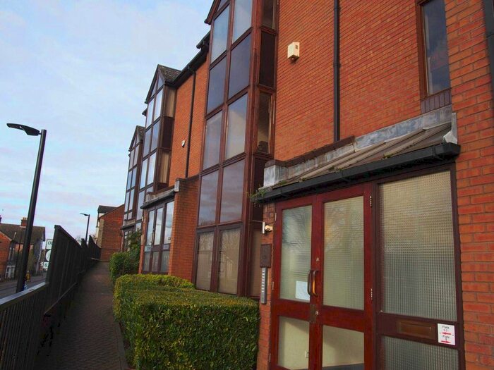 1 Bedroom Flat To Rent In Buckingham Place, High Wycombe, HP13