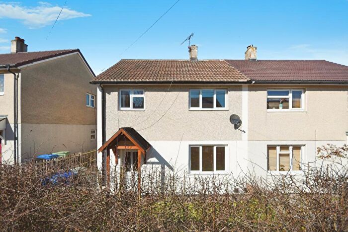 3 Bedroom Semi Detached House To Rent In Cornwall Drive, Brimington, S43