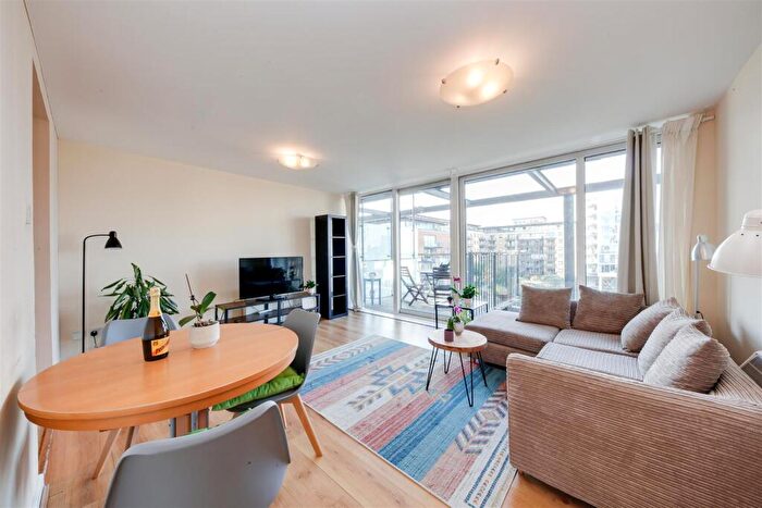 2 Bedroom Apartment To Rent In Medland House, Branch Road, London, E14