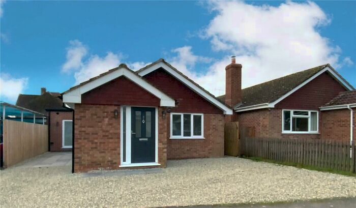3 Bedroom Bungalow For Sale In Willis Close, Great Bedwyn, Wiltshire, SN8