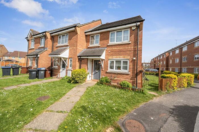3 Bedroom End Of Terrace House For Sale In Gorseway, Hatfield, AL10