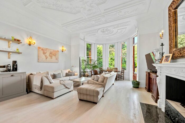 3 Bedroom Flat To Rent In Arthur Road, London, SW19