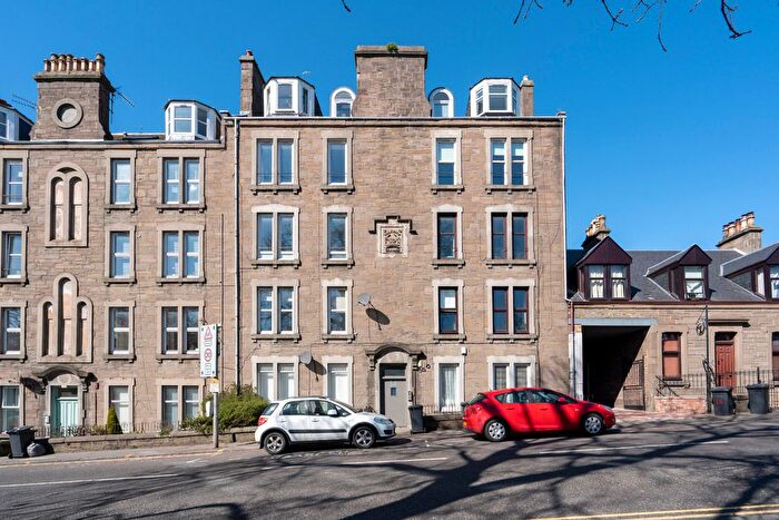 3 Bedroom Flat To Rent In Forfar Road, Dundee, DD4