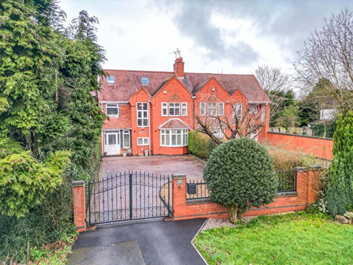 4 Bedroom Semi Detached House For Sale In Lutterworth Road, Nuneaton, CV11