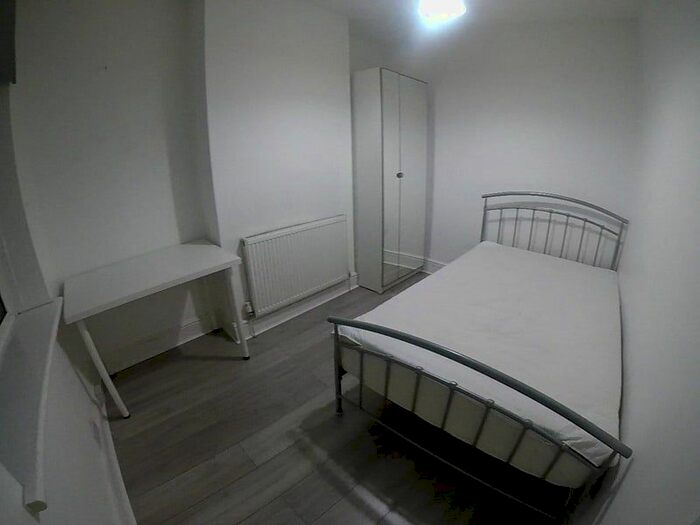 4 Bedroom Flat To Rent In Railway Street, Splott, Cardiff, CF24