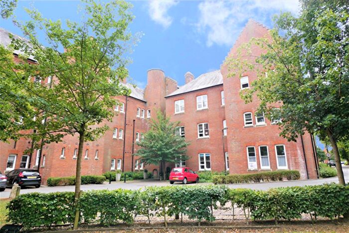 2 Bedroom Apartment For Sale In Faringdon Court, Cholsey, OX10