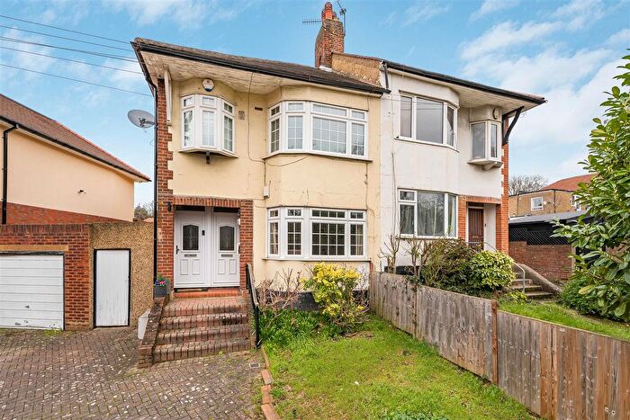 2 Bedroom Maisonette For Sale In Whitehall Road, North Chingford, E4