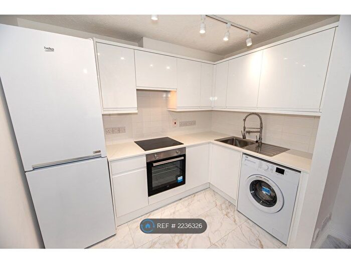 2 Bedroom Flat To Rent In Sheppard Drive, London, SE16