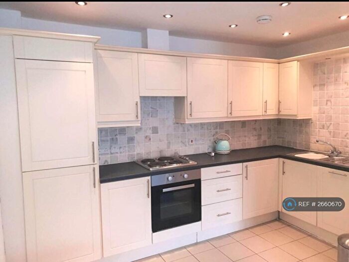 1 Bedroom Flat To Rent In Lyme Place, Dukinfield, SK16