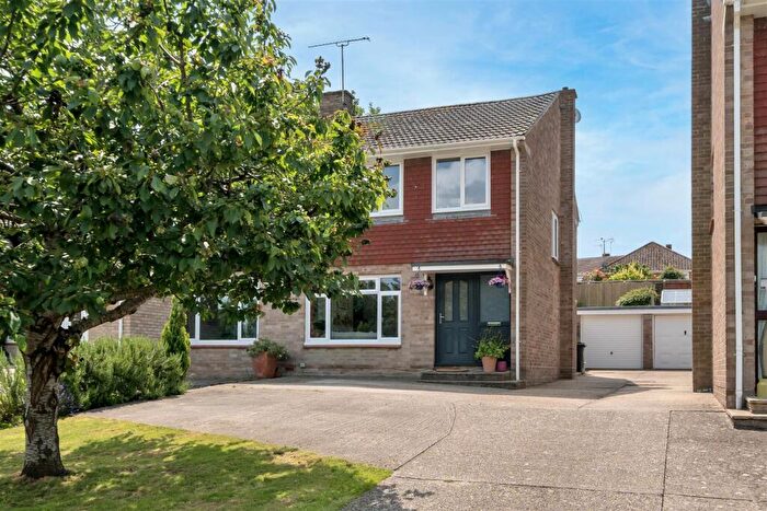 3 Bedroom Semi-Detached House For Sale In Syward Close, Dorchester, DT1