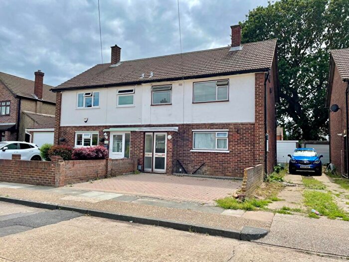 3 Bedroom Semi Detached House To Rent In Romford, Havering, RM7
