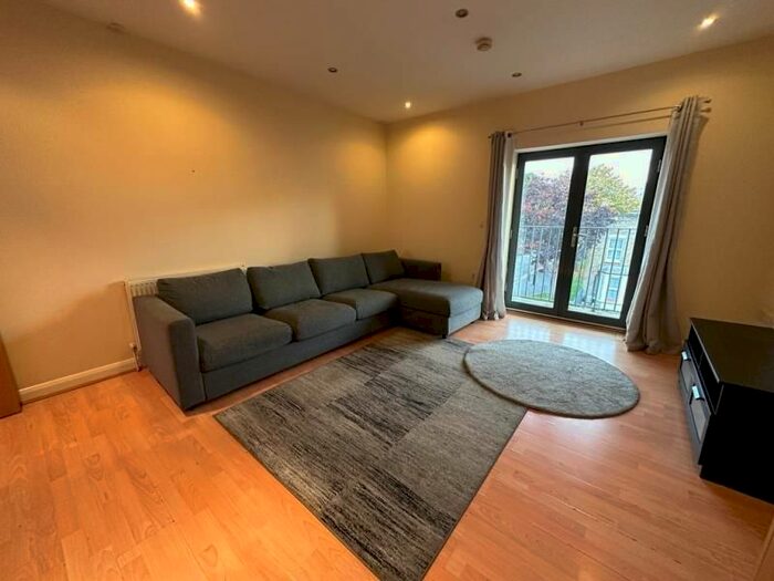 2 Bedroom Flat To Rent In Zurich House, Stratford, E15