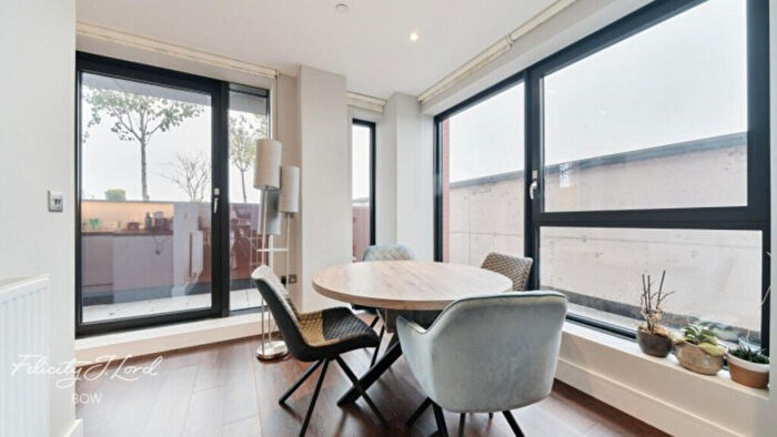 1 Bedroom Apartment For Sale In Mercury Walk, London, E14