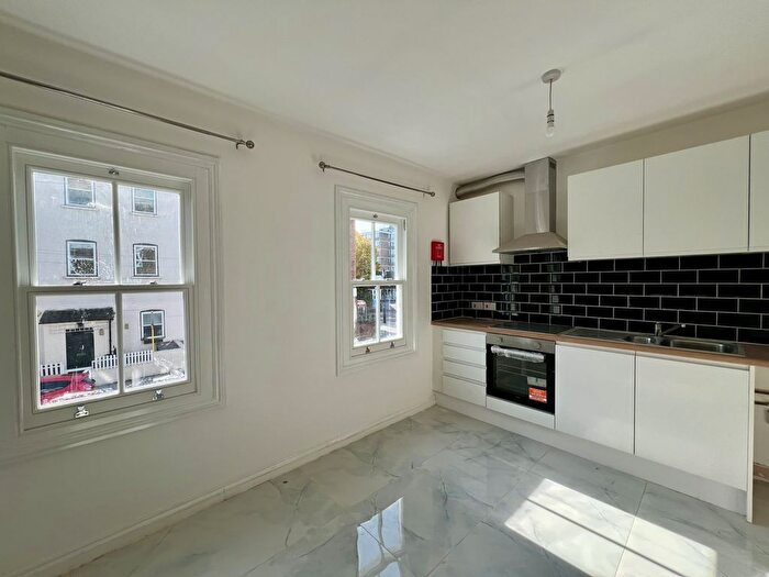 2 Bedroom Flat To Rent In Simpson Street, SW11