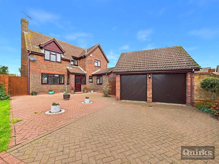 4 Bedroom Detached House For Sale In Blake Hall Drive, Wickford, SS11