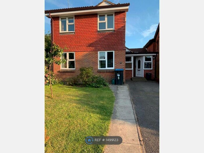 4 Bedroom Detached House To Rent In Kings Mead, South Nutfield, Redhill, RH1