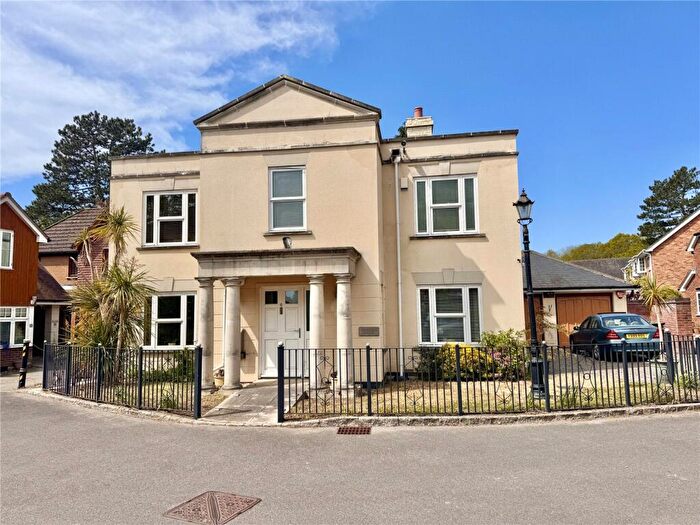 4 Bedroom Detached House For Sale In The Ostlers, Hordle, Lymington, Hampshire, SO41