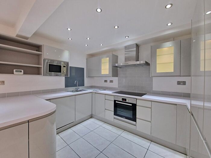 3 Bedroom Terraced House To Rent In Online Enquiries Only! Shrubland Close, Bitterne, SO18