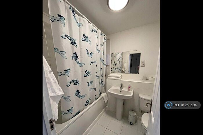 1 Bedroom Flat To Rent In Transom Close, London, SE16