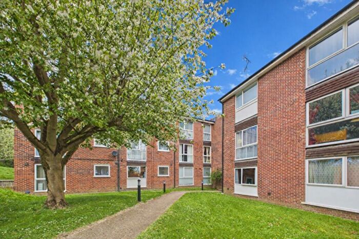 1 Bedroom Flat For Sale In Southcote Road, Reading, Berkshire, RG30