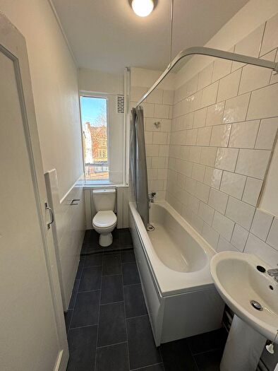 2 Bedroom Flat To Rent In Christchurch Road, London, SW2