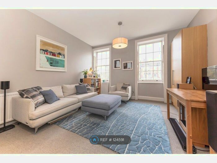 3 Bedroom Flat To Rent In Slievemore Close, London, SW4