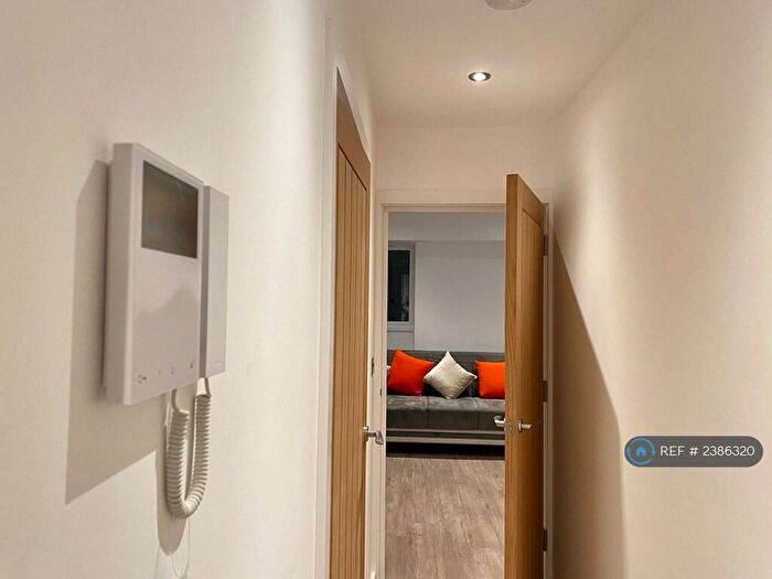 1 Bedroom Flat To Rent In Bellfield Road, High Wycombe, HP13