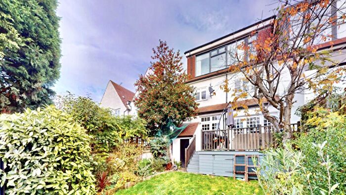 4 Bedroom End Of Terrace House For Sale In Temple Fortune Lane, London, NW11