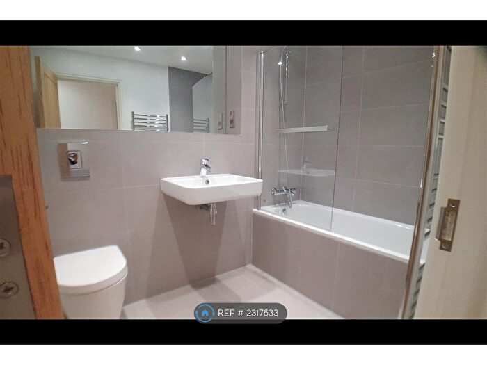 2 Bedroom Flat To Rent In Addington Road, South Croydon, CR2