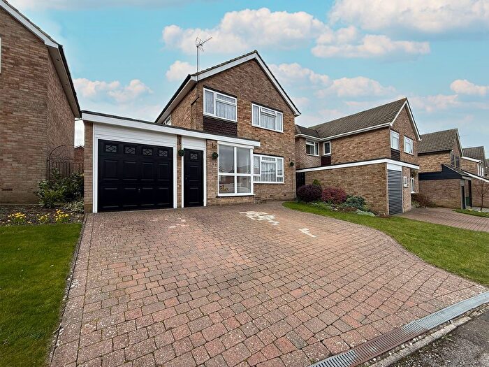 3 Bedroom Detached House For Sale In Brierley Close, Dunstable, LU6