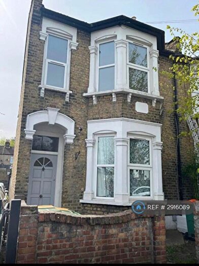 2 Bedroom Flat To Rent In Manor Park, London, E12