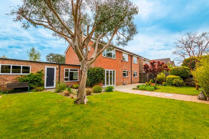 5 Bedroom Detached House To Rent In Stafford Road, Petersfield, Hampshire, GU32