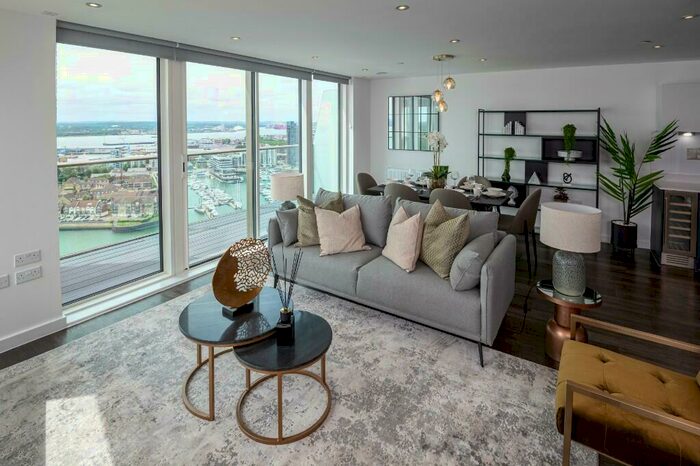 2 Bedroom Apartment To Rent In Centenary Plaza, Southampton, Hampshire, SO19