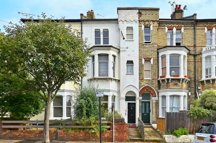 1 Bedroom Flat To Rent In Endlesham Road, Clapham South, London, SW12