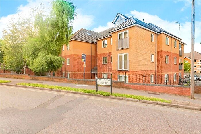 2 Bedroom Flat For Sale In Craig Avenue, Reading, Berkshire, RG30