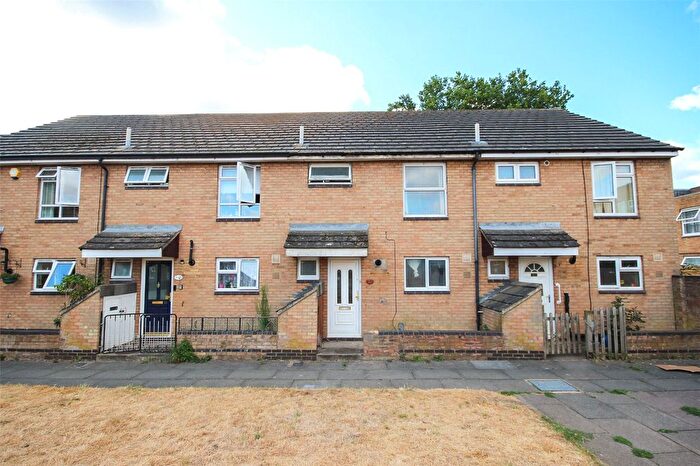 3 Bedroom Terraced House For Sale In Cobden Square, Bedford, Bedfordshire, MK40
