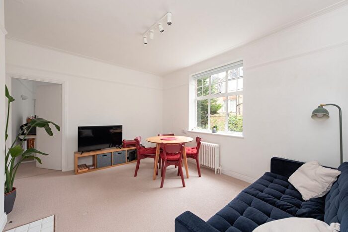 2 Bedroom Flat To Rent In Belsize Grove, London, NW3