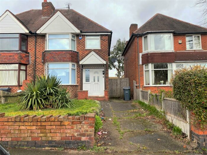3 Bedroom Semi-Detached House To Rent In Hales Lane, Smethwick, B67