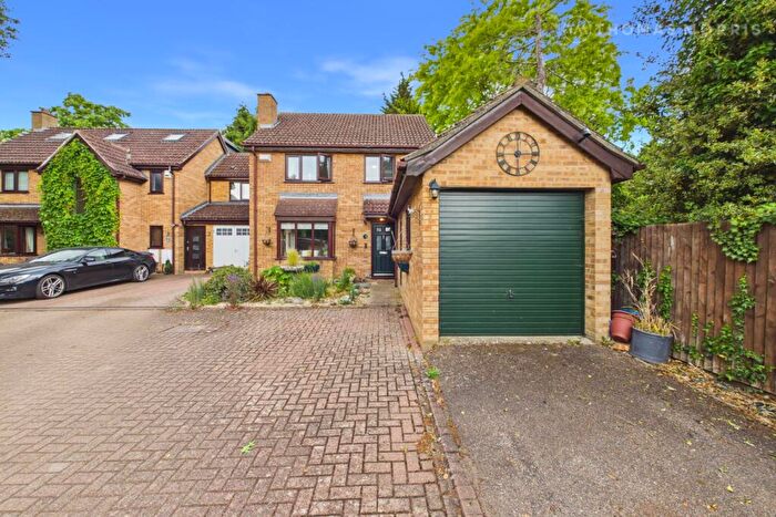 3 Bedroom Detached House For Sale In Meadow Close, St. Neots, Cambridgeshire, PE19