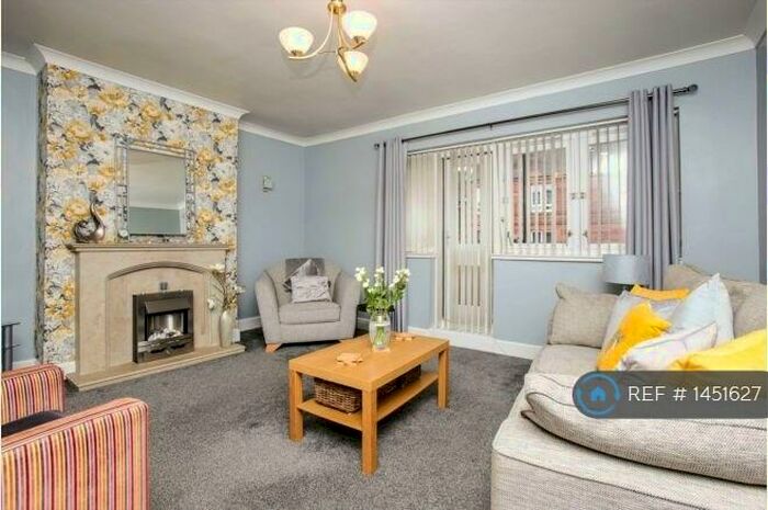 3 Bedroom Flat To Rent In Thornwood Place, Glasgow, G11