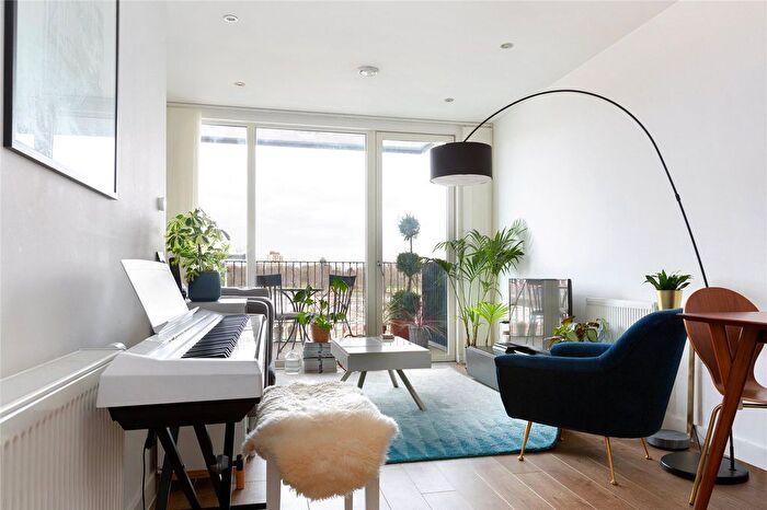 1 Bedroom Flat For Sale In Staith Court, Nicholson Square, London, E3