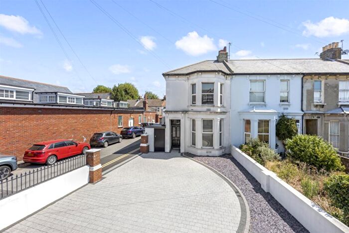 1 Bedroom Flat For Sale In Trafalgar Road, Portslade, Brighton, BN41