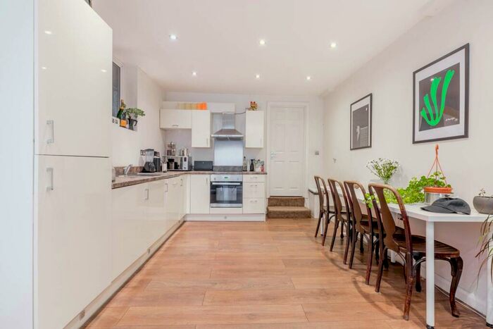 2 Bedroom Flat To Rent In Kingsland High Street, Dalston, London, E8