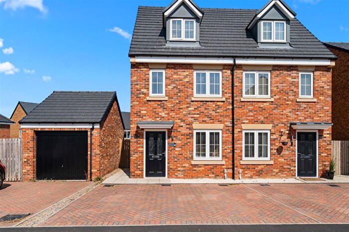 3 Bedroom Semi-Detached House For Sale In Woodrush Gardens, Hartlepool, TS27