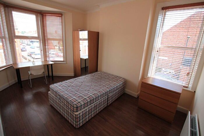 4 Bedroom Maisonette To Rent In Simonside Terrace, Newcastle Upon Tyne, NE6