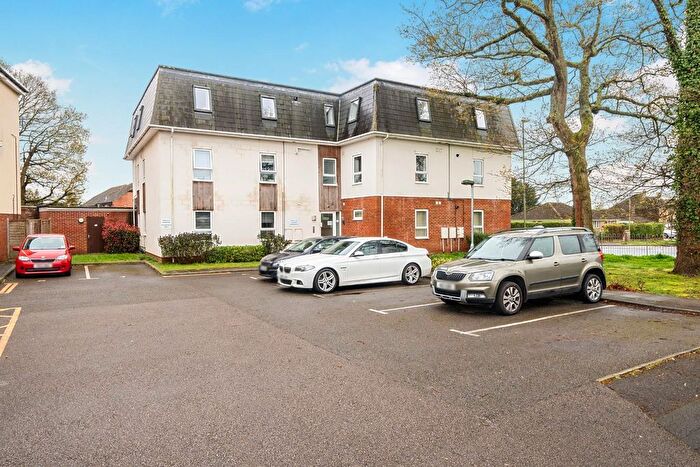 2 Bedroom Property For Sale In Hart Plain Avenue, Cowplain, PO8