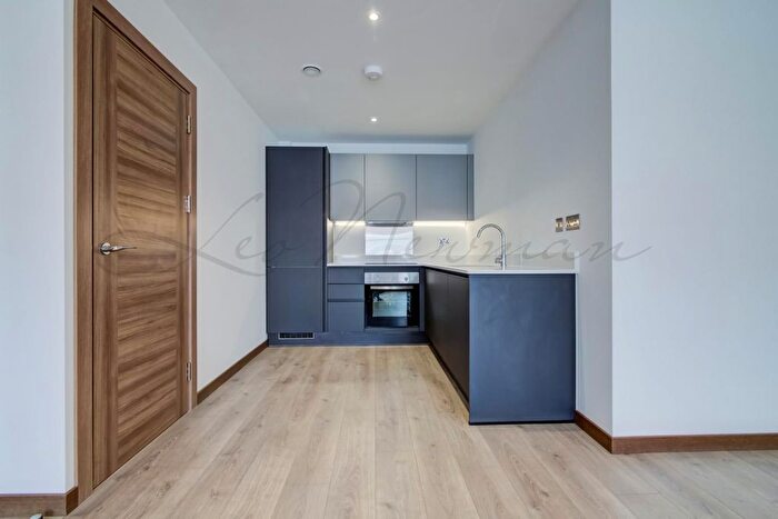 2 Bedroom Flat To Rent In Harvest Lane, Surrey, KT7